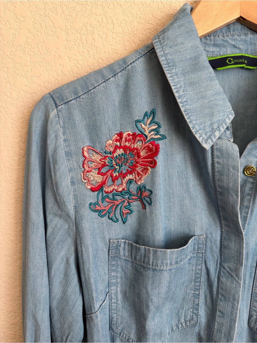 Floral Embroidered Chambray Shirt Size 6 Blue C Wonder Roll Tab Boho Western Top - Picture 3 of 16
